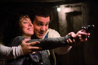 Dans le film "Coluche, l'histoire d'un mec", quelle actrice joue le r&ocirc;le de V&eacute;ronique Colucci, l'&eacute;pouse de Coluche interpr&eacute;t&eacute; par Fran&ccedil;ois-Xavier Demaison ?