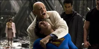 Quel acteur joue le r&ocirc;le de Lex Luthor dans le film "Superman Returns" en 2006 ?