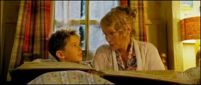 Quelle actrice a interpr&eacute;t&eacute; le r&ocirc;le de la grand-m&egrave;re d'Arthur dans "Arthur et les Minimoys" de 2006 ?