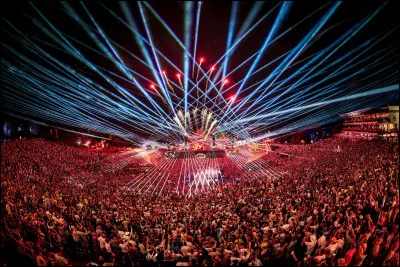 Combien de fois Martin Garrix a-t-il fait la fermeture de la mainstage de Tomorrowland pour les week-ends 1 et 2 compris ?