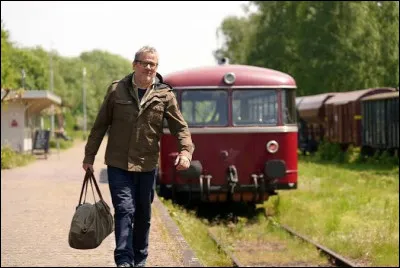 L'&eacute;mission "Des trains pas comme les autres" diffus&eacute;e sur France 5 est-elle anim&eacute; par Philippe Gougler ?