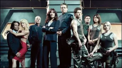 Comment est baptis&eacute;e la plan&egrave;te sur laquelle les humains s'installent &agrave; la fin de la saison 2 de la s&eacute;rie "Battlestar Galactica" ?