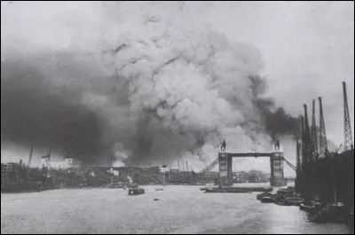 Quel est le nom de la campagne de bombardement du Royaume-Uni en 1940-1941 &agrave; la suite de laquelle de nombreuses femmes, dont Violette Szabo, sont recrut&eacute;es pour participer &agrave; la d&eacute;fense antia&eacute;rienne ?