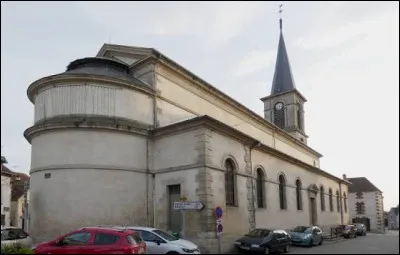 Aujourd'hui nous d&eacute;marrons notre balade au pied de l'&eacute;glise Saint-Pierre, &agrave; Bouc&eacute;. Village de Normandie, dans l'aire d'attraction d'Argentan, il se situe dans le d&eacute;partement ...