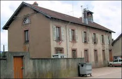 Nous sommes en Lorraine, &agrave; M&eacute;nil-de-Senones. Commune de l'aire d'attraction D&eacute;odatienne, elle se situe dans le d&eacute;partement ...