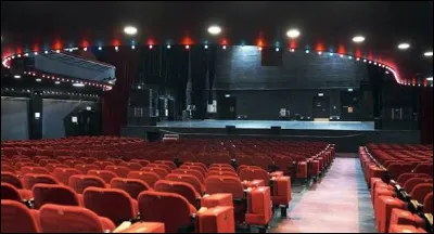 En 2010, quelle star incontournable du divertissement pour enfants fait un retour inattendu sur la sc&egrave;ne de l'Olympia puis de Paris Bercy ?