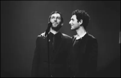 Que signifie le nom du groupe Aaron d&eacute;couvert en France en 2008 ?