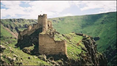 ''Le ch&acirc;teau de Satan'' est une forteresse abandonn&eacute;e dans quel pays dont la capitale est ''Ankara ?