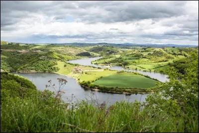 Parmi ces d&eacute;partements, lequel ne se situe pas dans la r&eacute;gion Pays de la Loire ?