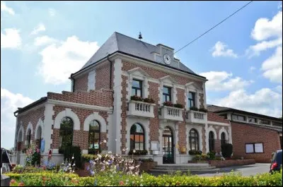 Commune des Hauts-de-France, dans l'aire d'attraction de B&eacute;thune, Cambrin se situe dans le d&eacute;partement ...