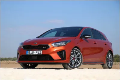 Apr&egrave;s plusieurs d&eacute;cennies &agrave; &ecirc;tre un constructeur low-cost, c'est dans les ann&eacute;es 2010 que la mont&eacute;e en gamme se fait sentir. Afin de prouver que son nouveau statut est l&eacute;gitime, cette GTI qui n'en porte pas le nom fait partie de son offensive. Saurez-vous me dire son nom ?