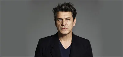 Qu'a-t-elle de revolver dans le titre de la chanson de Marc Lavoine ?
