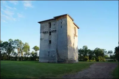 Je vous attends &agrave; pr&eacute;sent dans les Pays-de-la-Loire, devant la tour de Moricq. Hameau rattach&eacute; &agrave; la ville d'Angles, dans 'arrondissement des Sables-d'Olonne, il se situe dans le d&eacute;partement ...