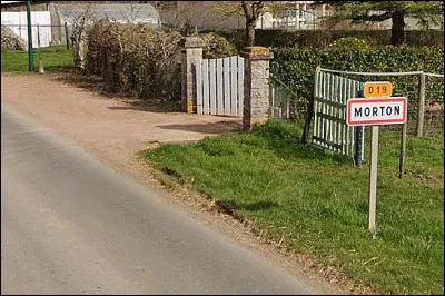 Cette commune de Maine-et-Loire est limitrophe avec la commune de...