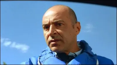 Dans le film "Bienvenue chez les Ch'tis", quel acteur joue le r&ocirc;le du gendarme qui arr&ecirc;te Philippe Abrams sur l'autoroute ?