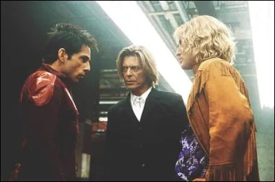 Dans le film "Zoolander", quel chanteur anglais arbitre un match sous forme de d&eacute;fil&eacute; de top models entre Ben Stiller et Owen Wilson ?
