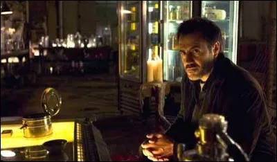 En 2005, quel acteur tient le r&ocirc;le principal du film "La Bo&icirc;te noire" ?