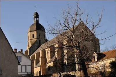 Nous d&eacute;butons cette nouvelle balade dans le Centre-Val-de-Loire, pr&egrave;s de l'&eacute;glise d'Aigurande. Village de l'arrondissement de La Ch&acirc;tre, sur les bords de la Bouzanne et de la Vauvre, il se situe dans le d&eacute;partement ...