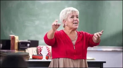 Quel geste fait Jos&eacute;phine, l'ange gardien, pour exercer ses pouvoirs magiques ?