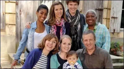 Pr&egrave;s de quelle grande ville se trouve la maison dans laquelle la famille Ferri&egrave;re accueille des enfants dans la s&eacute;rie "Famille d'accueil" ?