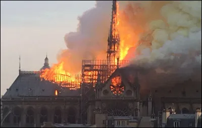 En quelle ann&eacute;e l'incendie de ''Notre-Dame de Paris'' a-t-il eu lieu ?