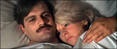 Dans un de ses r&ocirc;les m&eacute;morables, Omar Sharif a interpr&eacute;t&eacute; le r&ocirc;le de ce docteur, quel &eacute;tait son nom ?