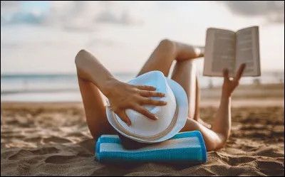 Pour les litt&eacute;raires, quel accessoire vous fera passer un agr&eacute;able moment sur la plage ?