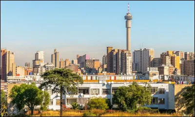 Laquelle de ces villes est surnomm&eacute;e ''la capitale mondiale de l'or'' en Afrique du Sud ?