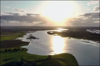 Quel est le nom de ce fleuve drainant la plus grande partie de la plaine centrale de l'Irlande ?