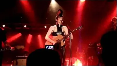 Laquelle de ces chansons n'appartient pas &agrave; la chanteuse Mademoiselle K ?