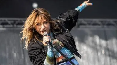 Quelle chanson de la chanteuse Iz&iuml;a a &eacute;t&eacute; choisie pour une marque c&eacute;l&egrave;bre en 2010 ?