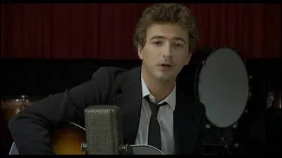 De quel film la chanson "On n'est pas &agrave; une b&ecirc;tise pr&egrave;s" de Renan Luce est-elle le g&eacute;n&eacute;rique ?