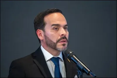 Qui est cette personnalit&eacute; politique ?