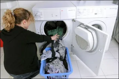 Qui chante "Est-ce qu'on peut ravoir &agrave; l'eau de Javel ? Des sentiments" ?