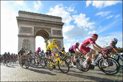 Sur le Tour de France, combien de maillots dff&eacute;rents existe-t-il ?