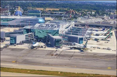 Quel est le premier a&eacute;roport fran&ccedil;ais (en terme de classement) ?