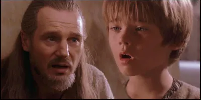 Dans ''Star Wars : La Menace fant&ocirc;me'', qui incarne Qui-Gon Jinn ?