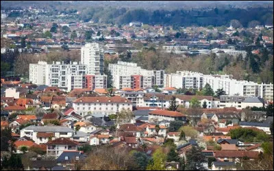 Quelle ville se situe dans les Pyr&eacute;n&eacute;es-Atlantiques ?