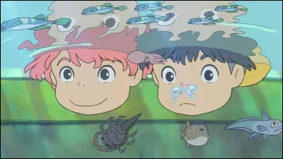 ''Ponyo sur la falaise'' ~ Quand Ponyo devient une petite fille humaine, Sosuke et sa maman l'accueillent chez eux pendant la temp&ecirc;te. Quel est le plat chaud r&eacute;confortant qu'ils lui pr&eacute;parent ?
