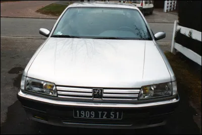 Quelle est la puissance r&eacute;elle de ce cette Peugeot SRI de 1992 dont la vitesse de pointe est de 205 Km/h ?
