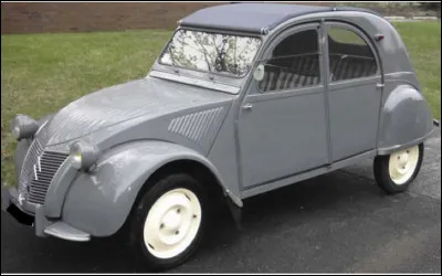 Quelle est la puissance r&eacute;elle de ce cette Citro&euml;n 2 cv AZ de 1956 dont la vitesse de pointe est de 80 Km/h ?