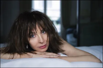 Qui cette actrice qui joue le premier r&ocirc;le f&eacute;minin dans le film ''Pour la peau d'un flic'' ?