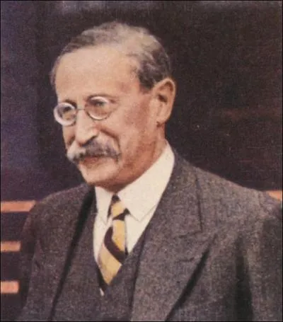 Socialiste  qui on doit nos congs pays, c'est ... . .