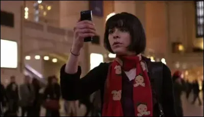 Qui a post&eacute; la photo de Serena &agrave; la gare Grand Central au d&eacute;but le la s&eacute;rie ?
