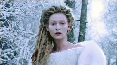 Quelle actrice joue le r&ocirc;le de la sorci&egrave;re blanche dans la saga "Le Monde de Narnia" de 2005 a 2010 ?