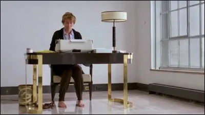 Quelle actrice anglaise joue le r&ocirc;le de l'auteur Karen Eiffel dans le film "L'Incroyable Destin de Harold Crick" ?