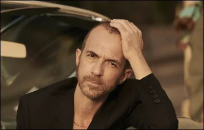 Qui est ce chanteur dont l'un des titres est ''Le Portrait'' ?