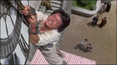 Quel acteur hongkongais est mondialement connu pour r&eacute;aliser lui-m&ecirc;me des cascades particuli&egrave;rement dangereuses ?
