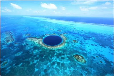 Aidez-moi ! En Am&eacute;rique centrale, je suis tomb&eacute; dans le Grand Trou Bleu. O&ugrave; suis-je ?