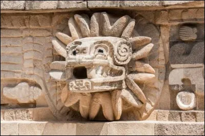 Une fois arriv&eacute; au Belize, l'inspecteur se rend devant le temple. Trois portes se pr&eacute;sentent devant lui. Par terre, l'inspecteur trouve un mot du professeur McGo : ''L'astre du jour ;La fum&eacute;e qui tonne ;Z&eacute;phyr, Bor&eacute;e, Euros et Notos - (Solution)''Ces trois portes repr&eacute;sentent trois dieux. Laquelle choisir ?